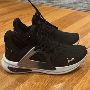 Women’s Size 6 Puma Black and White Athletic Shoes